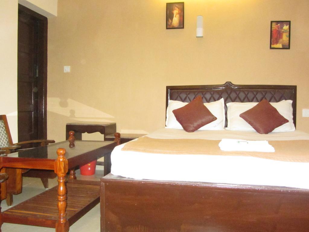 All Seasons Guest House Thiruvananthapuram ภายนอก รูปภาพ